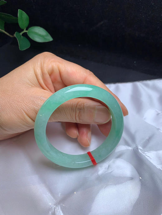 612895，52.5甜绿底手镯，整体带绿底色，小清新款，润润的，清新秀美 商品图5