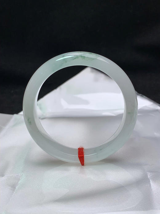 612905，52.5圈口，冰飘花正圈平安镯，白底飘蓝花，冰透有光感，清爽秀气 商品图0