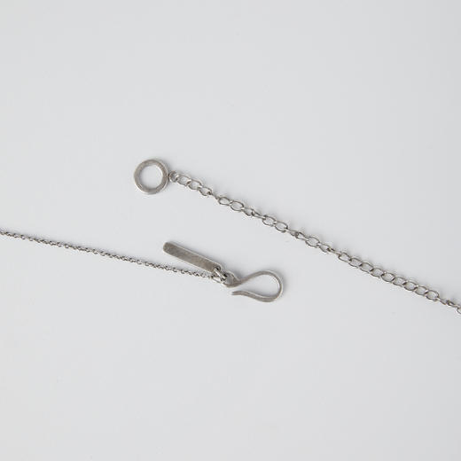 ROMI STUDIO 铜合金项链 简约黑色水滴形吊坠银链项链 RWCRP33149 商品图4