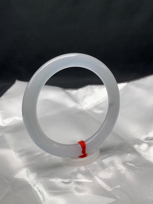 612904，52.5圈口，白冰细圆条美人条，种老水足冰透，整圈有光感 商品图1