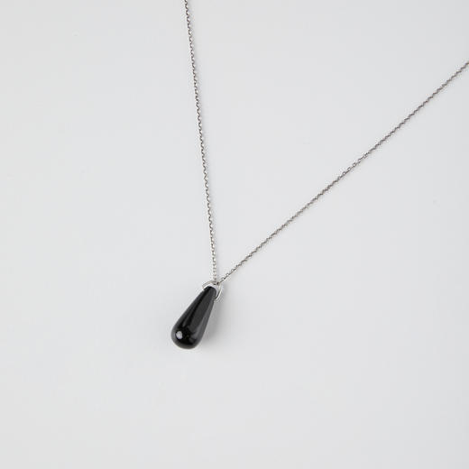 ROMI STUDIO 铜合金项链 简约黑色水滴形吊坠银链项链 RWCRP33149 商品图2
