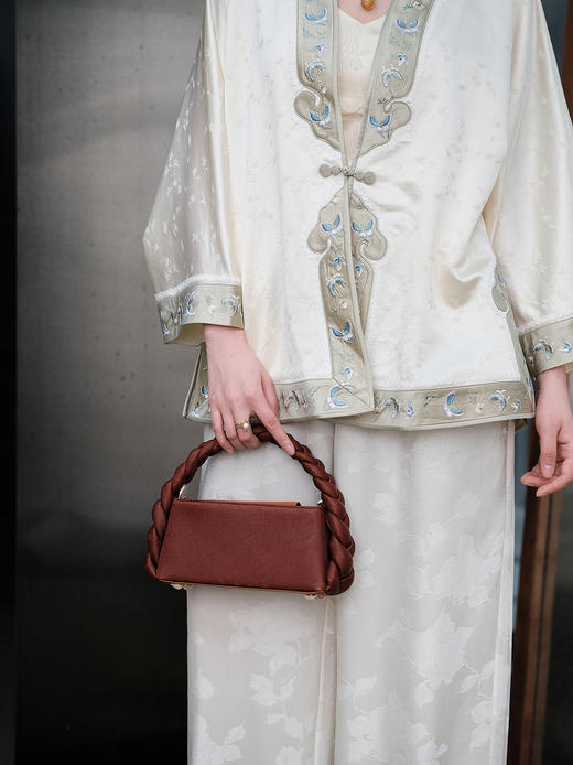 盛唐婧 |墨白手提包-咖色[特价品] 商品图6