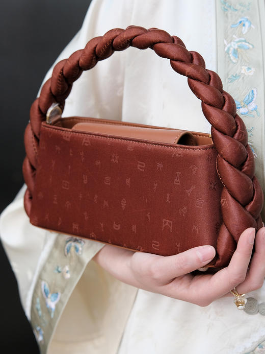 盛唐婧 |墨白手提包-咖色[特价品] 商品图2