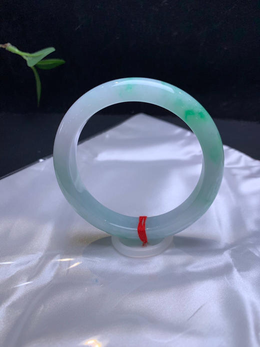 612896，56.5飘阳绿手镯，清新阳绿色，清新秀气，色甜甜的 商品图2