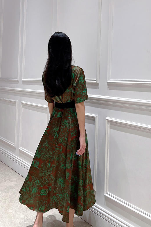 SZ2S58_庭芜绿色_连衣裙_春季_新中式方领缎面腰带收腰大摆长款_高级女装_BERNIEELEN 伯妮斯茵 商品图7