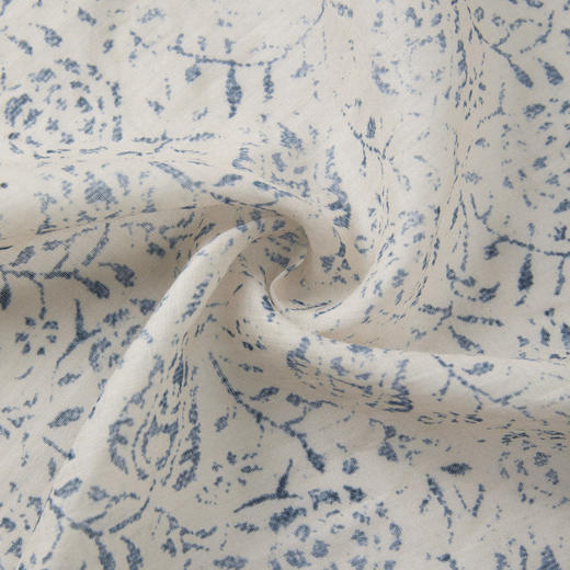 ROMI STUDIO民族度假风100%苎麻蓝染工艺印花方形丝巾 RWCLPJ2759【发货时效25天】 商品图4