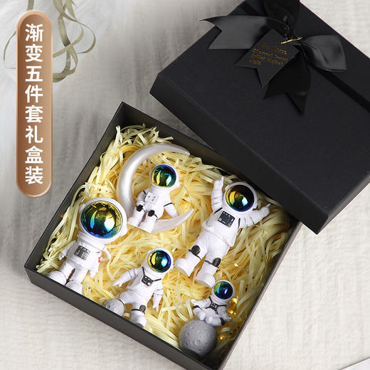 【送孩子or装点生活的宇宙惊喜🌌】超萌小太空人摆件🚀，儿童节礼物&家居车载装饰两不误✨宇航员摆件 小太空人创意模型 汽车家居客厅桌面车载装饰品生日六一儿童节礼物🎁 商品图12