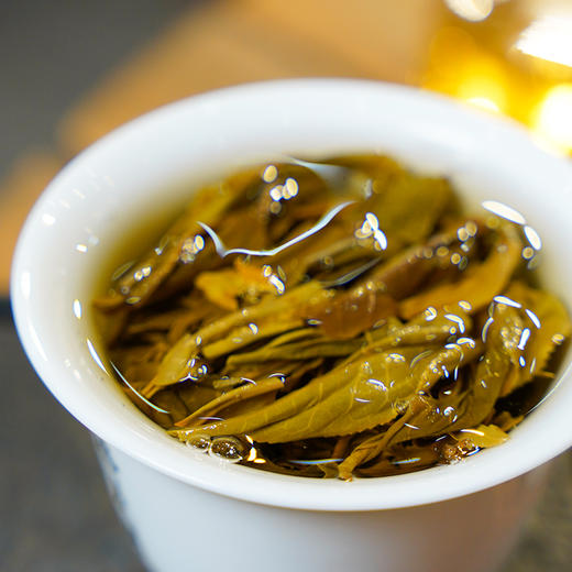 【古寨秘境七星级】2025年单株级别用料 斗茶级别的产品！古寨春店铺标杆巨作 易武茶区普洱茶生茶357克/饼 商品图7