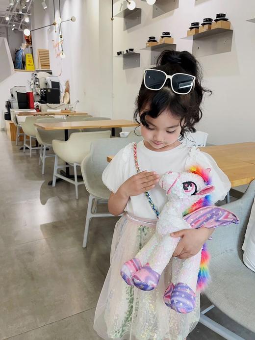 超级哇塞的六一礼物呀！ 爆款恐龙亮片包🎉来袭！「Cozy World独角兽亮片包包」✨bulingbuling独角兽🦄无法抗拒✨  ✔️可翻转的亮片设计，创意满满，充满趣味 商品图6