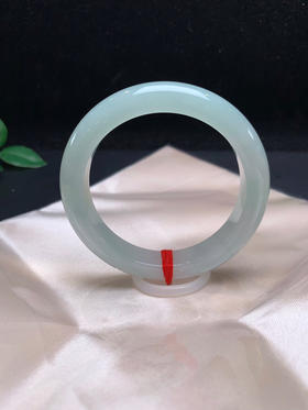 612900，56. 浅绿底正圈，底妆细腻清爽，大半圈带浅绿底，水润清新