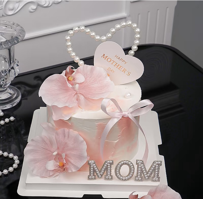母亲节高级蝴蝶结爱心珍珠蛋糕