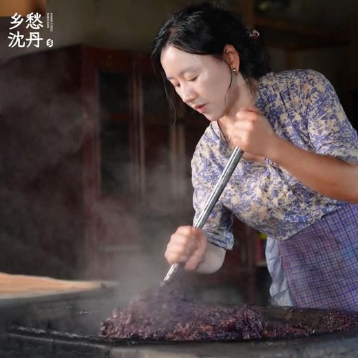 【桑葚血糯米核桃糕•当季】新鲜桑葚 自然晾晒 新疆核桃 1盒256g 商品图1