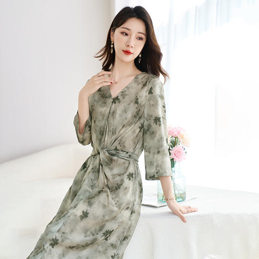 QS-82598850【细腻柔滑】夏季丝粘弹力缎印花中长裙21.9%桑蚕丝连衣裙女8850 商品图3