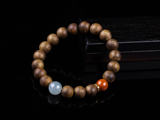 XY0295沉香+翡翠南红单圈手串 商品图1