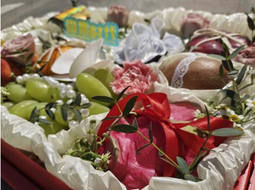 平安喜乐水果鲜花礼盒 商品图3