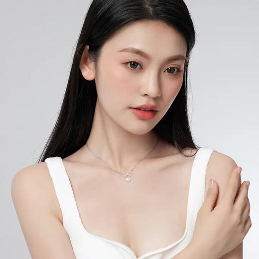 FANCI 范琦 蝴蝶结 在逃公主甜美 锁骨链 灵动蝴蝶结元素吊坠 气质千金款 温润光泽感 款 S925银项链 女款 商品图2