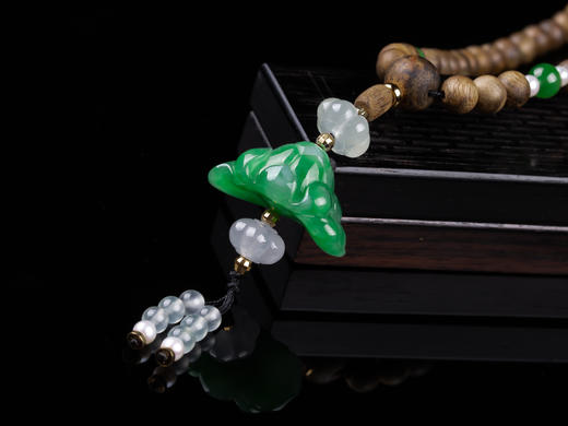 XY0298沉香+翡翠莲蓬挂件 商品图1