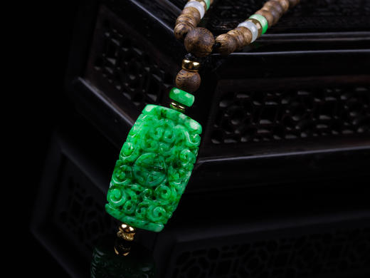 XY0293沉香+满色翡翠复古祥纹挂件 商品图2