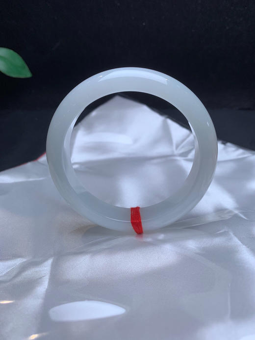 612915，55 白月光手镯，整体底妆均匀细腻，很秀气干净，清清爽爽的 商品图2