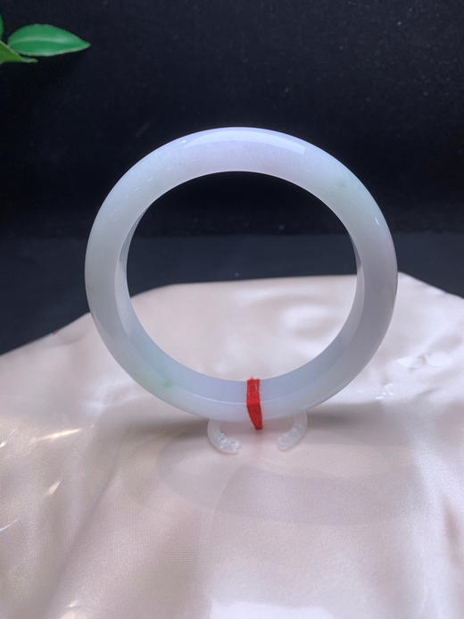 612914，61.7 淡紫飘绿手镯，整体带淡紫飘一些清新浅绿色  干净秀气 商品图2