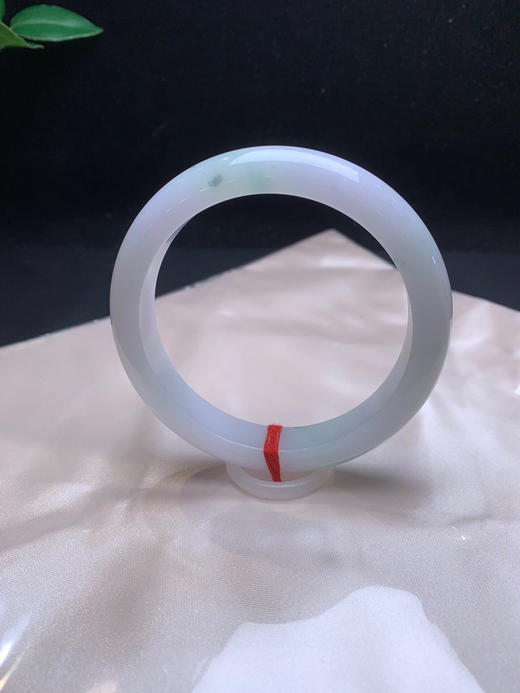 612914，61.7 淡紫飘绿手镯，整体带淡紫飘一些清新浅绿色  干净秀气 商品图0