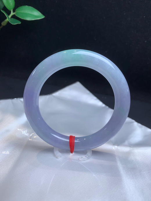 612912，56春彩圆条手镯，浓紫底带清新绿底，润润的、干净清新，底妆也非常细 商品图2