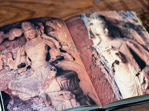 《法相之美》，作者：黄文昆，，摄影 陈志安，精装 / 181页 / 8k菊，艺术图书1993年4月初版。售价89.9元。 商品图10