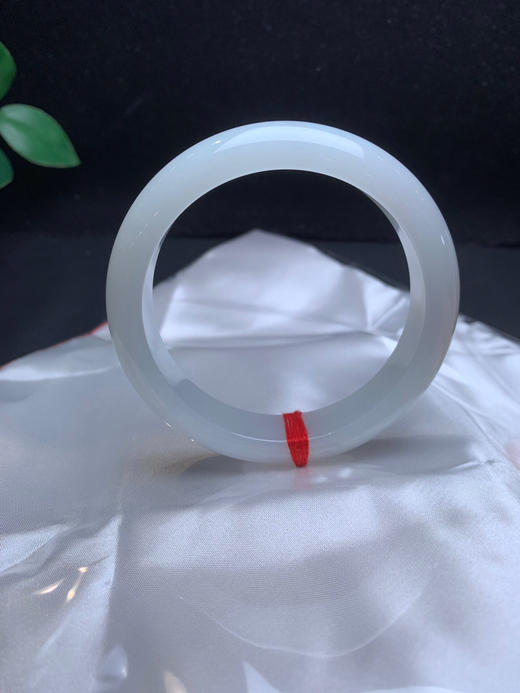 612915，55 白月光手镯，整体底妆均匀细腻，很秀气干净，清清爽爽的 商品图0