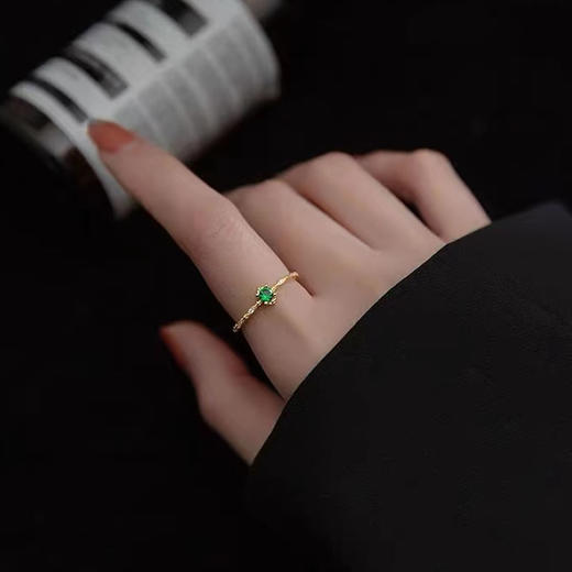 CROCUS祖母绿色水钻戒指 商品图1