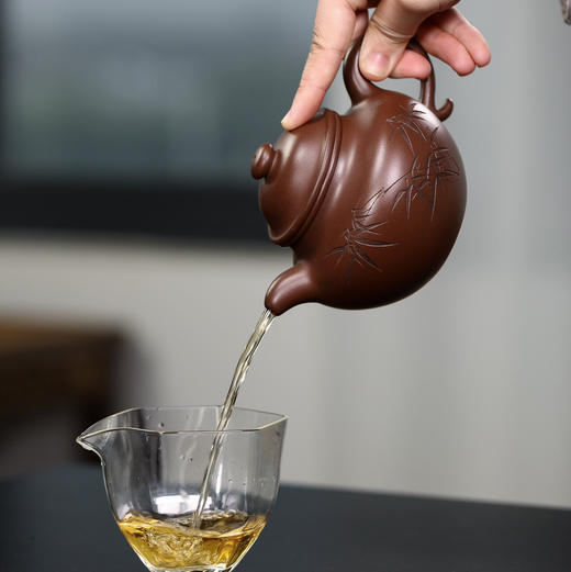 【青山特惠】宜兴原矿全手工紫泥莲子紫砂壶.360cc.【国工】方勤平. 商品图6