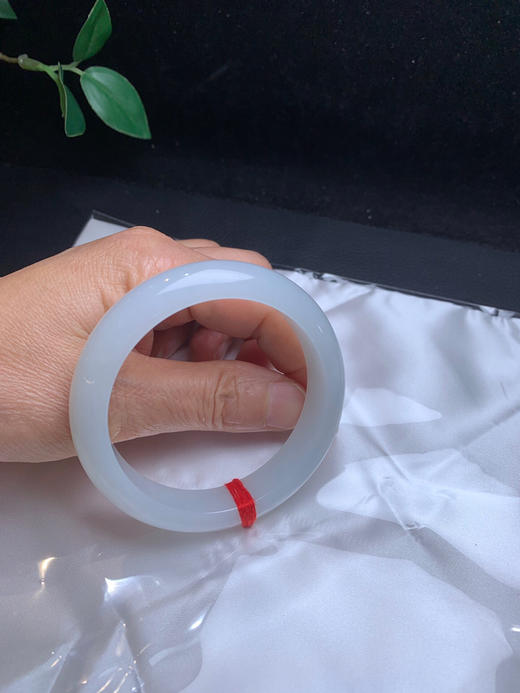 612915，55 白月光手镯，整体底妆均匀细腻，很秀气干净，清清爽爽的 商品图5