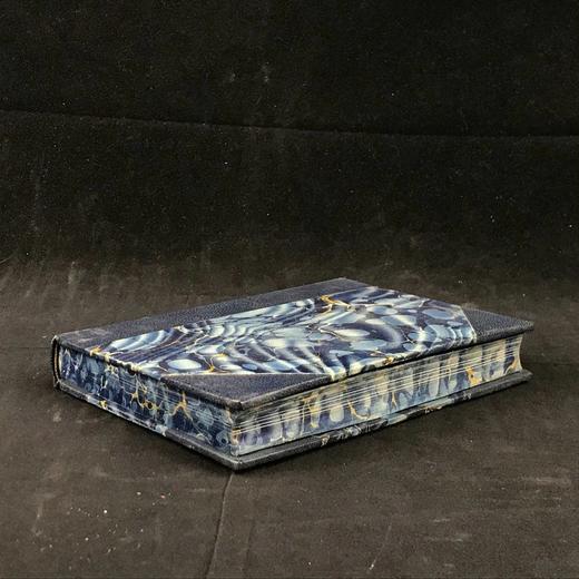 约19世纪后期 狄更斯《德鲁德疑案与其他故事》 8幅插图 真皮精装36开 商品图1