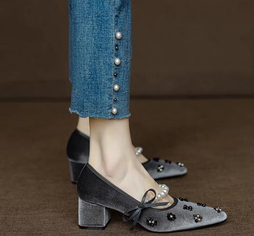 小香名媛真丝金丝绒珍珠尖头方跟鞋凉鞋 商品图13