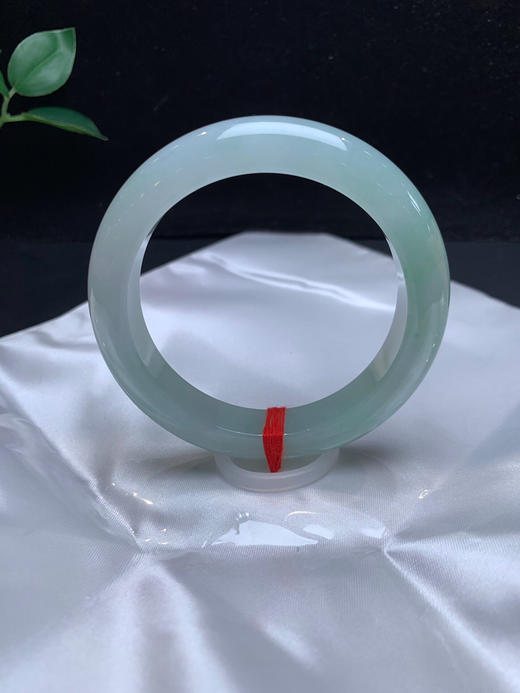 612924，56.5晴水底手镯，整条带淡淡的底色、清新干净、很秀气 商品图1