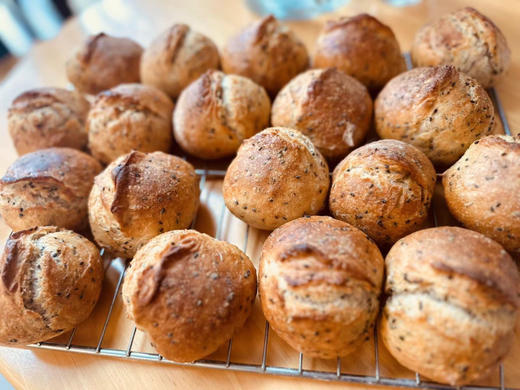 芝麻小餐包（鲁邦种隔夜发酵） 商品图0