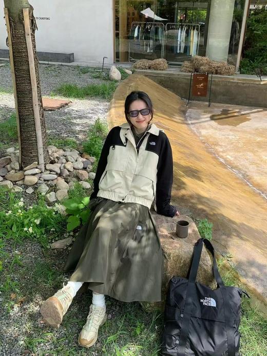 NF男女同款Borealis 22L两用托特包双肩包🎒 无论是日常通勤、周末逛街，还是短途旅行，这款托特包完美胜任。 商品图4