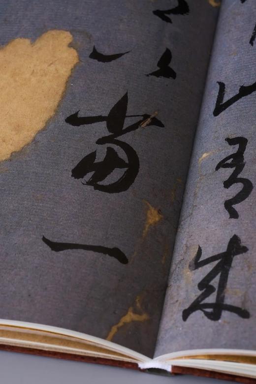 《敦煌法书名迹选》，软精装，一函三册，西方馆编，中华书局2025年一版一印，定价368元，售价：258元。 商品图7