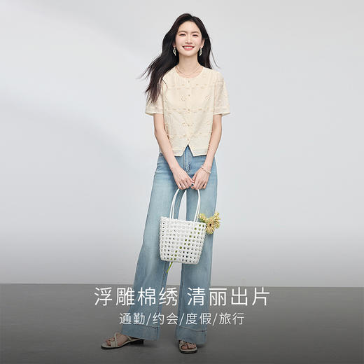 【专属特价】熙世界法式立体绣花蕾丝衬衫女夏季2025新款时尚漂亮圆领短袖上衣 商品图2