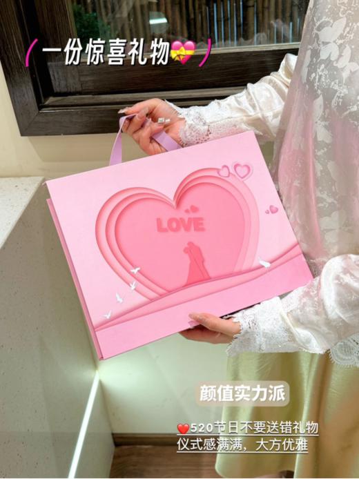 💕【520情人节德芙巧克力礼盒】 🔥是女朋友收到会爆炸开心的巧克力礼盒呀💝！ 口感丝滑醇厚，🤣高级感满满～ 🉑颜值超高，送人自留都可（送礼袋） 爱吃巧克力的一定要买 商品图4