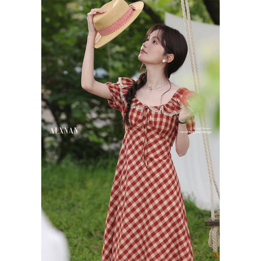 鹿向南「果浆微甜」红色格纹短袖连衣裙夏新款法式气质复古长裙女 商品图1