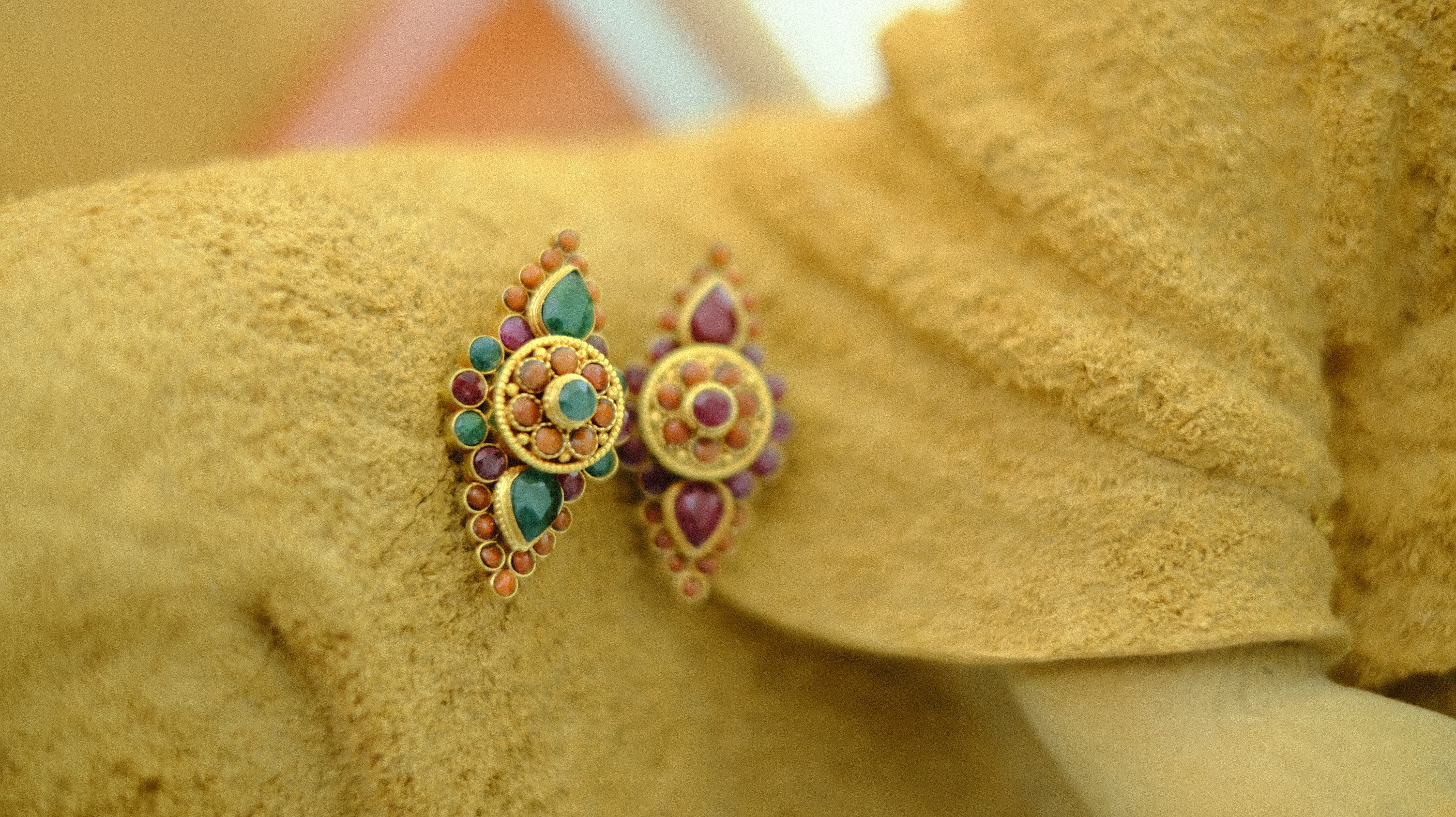 尼泊尔多宝鎏金珊瑚胸针—红色