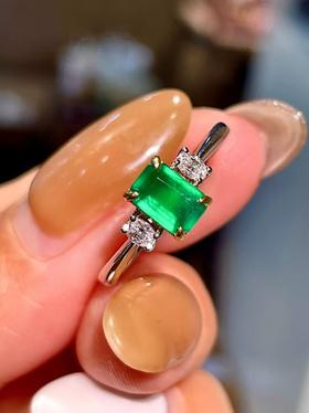 0.67ct刻面祖母绿戒指