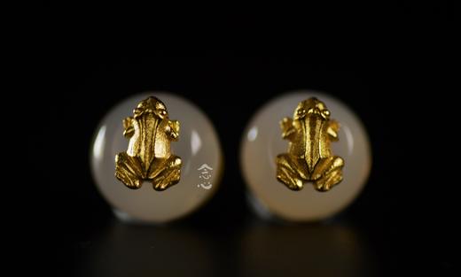 白玉髓银鎏金青蛙耳环 商品图4