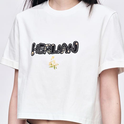 HERLIAN 2025夏季新品女士字母logo拼接袖长TEE 商品图3