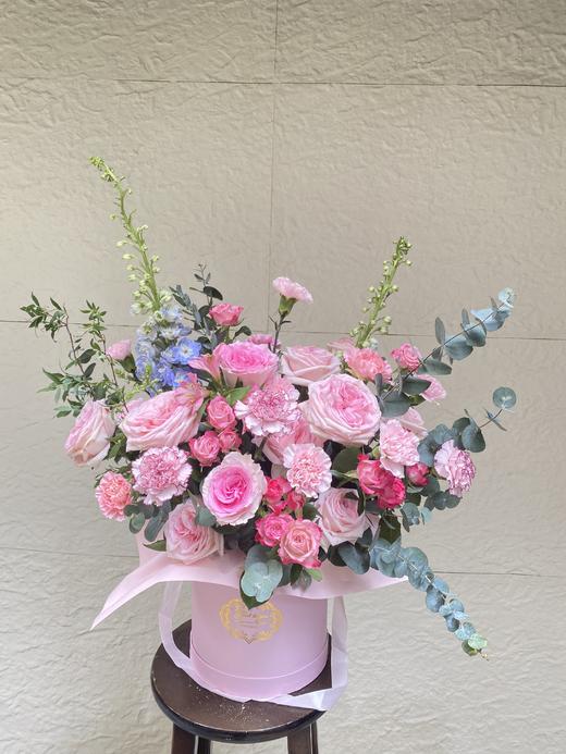 每月花礼抱抱桶花盒A款【长约45-50CM，高约40-45CM】 商品图1