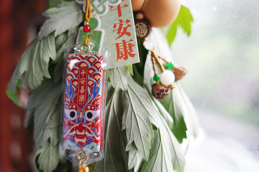 【灵隐景区直发 灵隐文创馆产品】灵隐三宝礼盒（灵隠十八籽手串、端午五彩绳、香囊） 商品图5