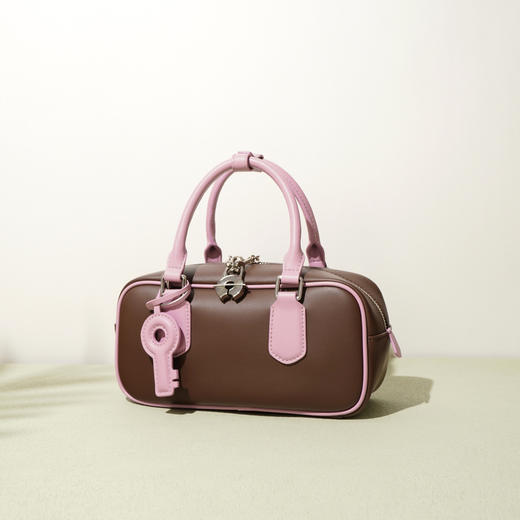 【预售3天】新款保龄球包通勤百搭质感手机斜挎包大容量通勤手提包F9713 商品图0