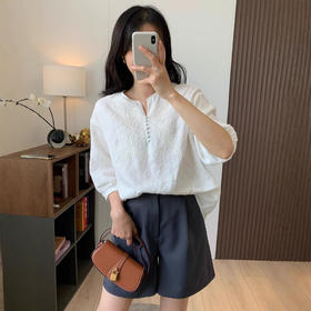 简约随性！亚麻V领精致刺绣花朵显瘦透气清爽慵懒舒适衬衫！