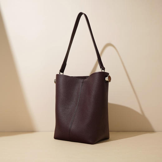 【预售3天】2025新款水桶包女简约托特包大容量百搭平板通勤单肩包F9825 商品图6