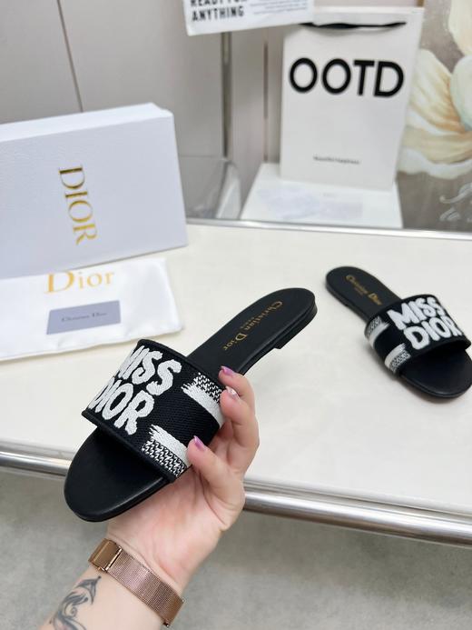 DNA克隆 CD•迪奥Dior女士老花刺绣皮底拖鞋 出街被疯狂要链接！​ 进口羊皮羊皮里 配色百搭时髦显白 白富美梦中情拖！ 商品图8